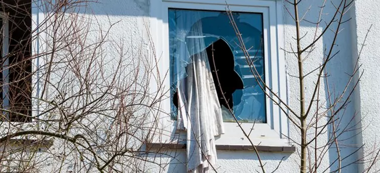 Storm Window Installation Contractors in Pinecrest, FL
